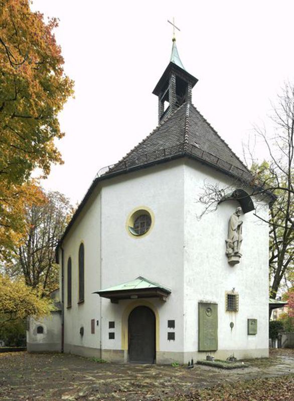 Herz Jesu Kirche und Winthir Kircherl mit Friedhof 