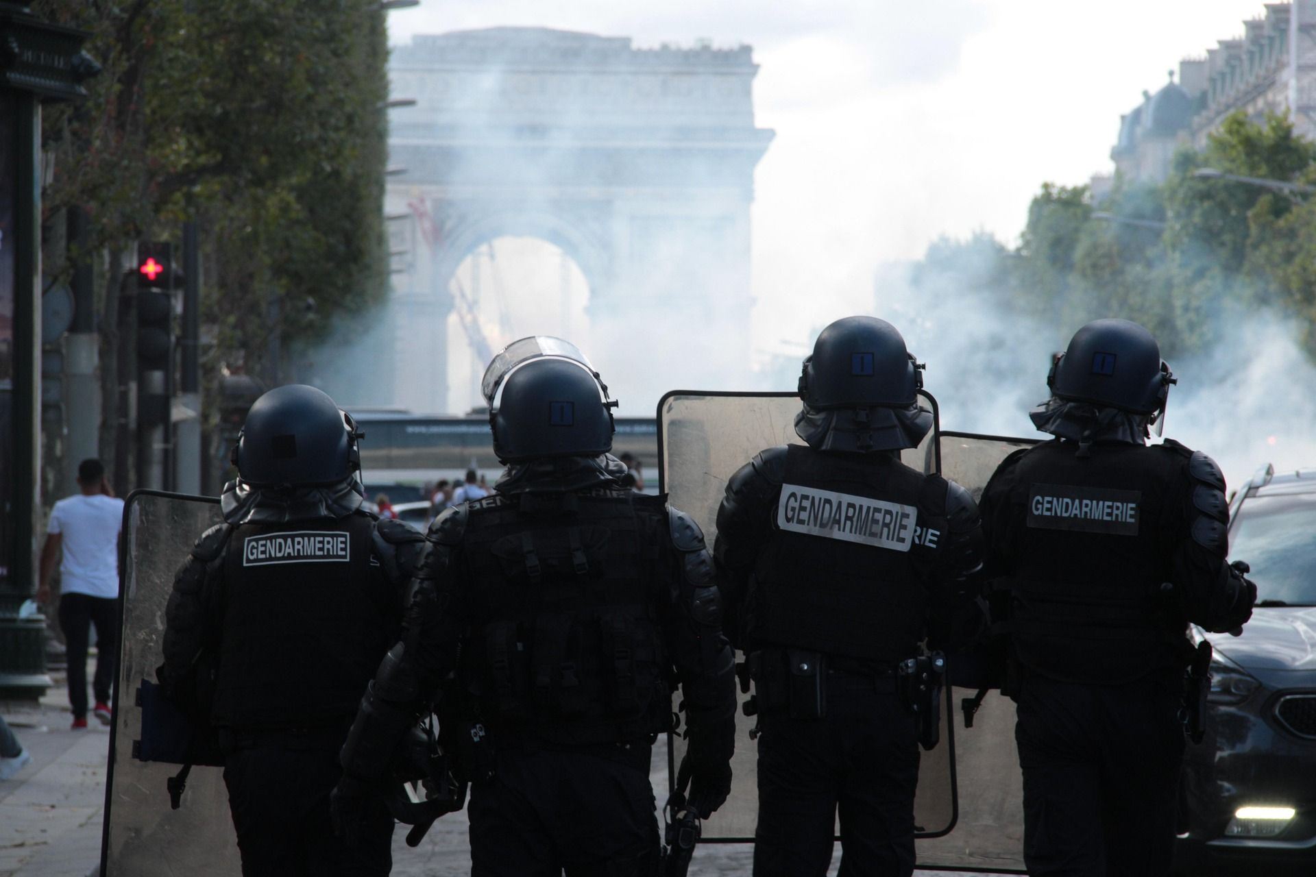 Gendarmerie Frankreich vor Triumphbogen